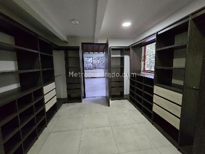 Casa de 3 alcobas en venta en Loma De Los Benedictos, Envigado, 274 m² · foto 15 de 20