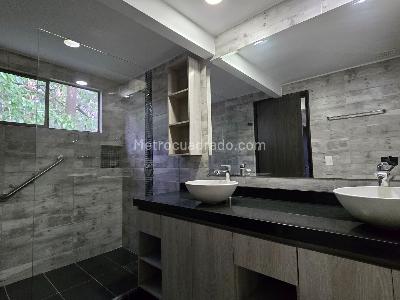 Casa de 3 alcobas en venta en Loma De Los Benedictos, Envigado, 274 m² · foto 16 de 20