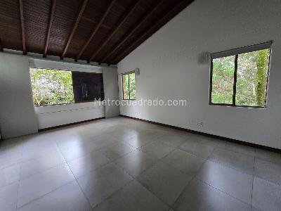 Casa de 3 alcobas en venta en Loma De Los Benedictos, Envigado, 274 m² · foto 17 de 20