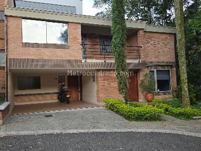 Casa de 3 alcobas en venta en Loma De Los Benedictos, Envigado, 274 m² · foto 3 de 20