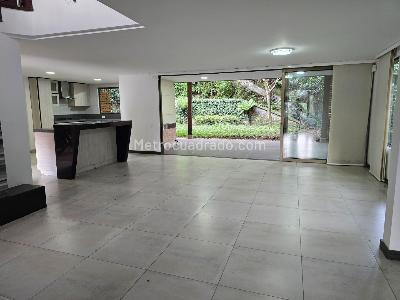 Casa de 3 alcobas en venta en Loma De Los Benedictos, Envigado, 274 m² · foto 5 de 20