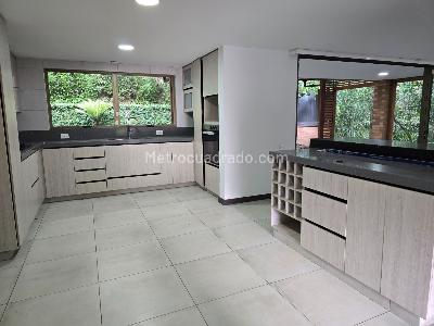 Casa de 3 alcobas en venta en Loma De Los Benedictos, Envigado, 274 m² · foto 6 de 20