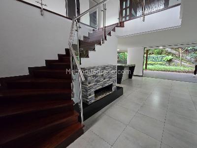 Casa de 3 alcobas en venta en Loma De Los Benedictos, Envigado, 274 m² · foto 9 de 20