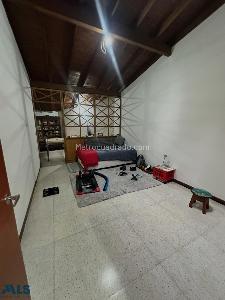 Casa de 5 alcobas en venta en Conquistadores, Medellín, 250 m² · foto 16 de 20