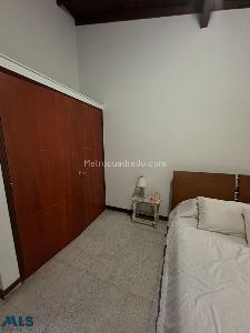 Casa de 5 alcobas en venta en Conquistadores, Medellín, 250 m² · foto 19 de 20