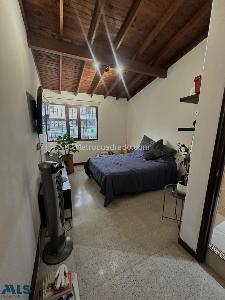 Casa de 5 alcobas en venta en Conquistadores, Medellín, 250 m² · foto 2 de 20