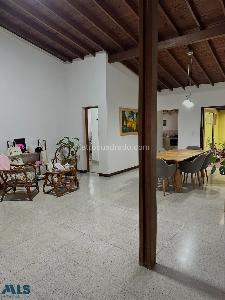 Casa de 5 alcobas en venta en Conquistadores, Medellín, 250 m² · foto 8 de 20