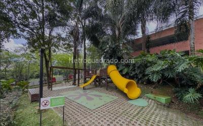 Apartamento de 2 alcobas en venta en El Poblado, Medellín, 189 m² · foto 12 de 20