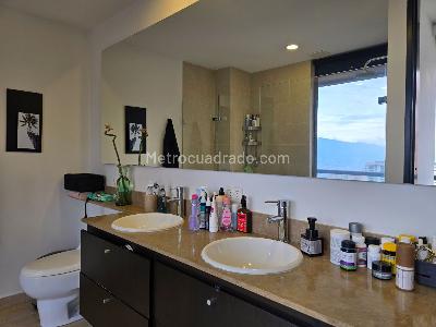 Apartamento de 2 alcobas en venta en El Poblado, Medellín, 189 m² · foto 19 de 20