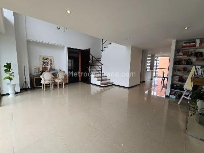 Apartamento de 2 alcobas en venta en El Poblado, Medellín, 189 m² · foto 4 de 20