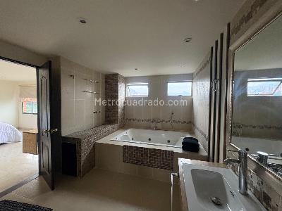 Apartamento de 3 alcobas en venta en Lalinde, Medellín, 158 m² · foto 14 de 20