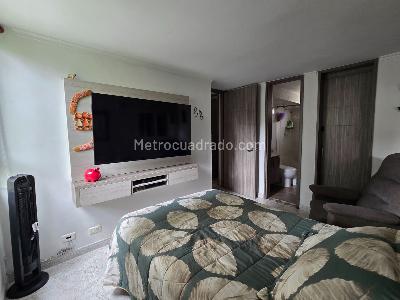 Apartamento de 3 alcobas en venta en El Poblado Manila, Medellín, 74 m² · foto 12 de 17