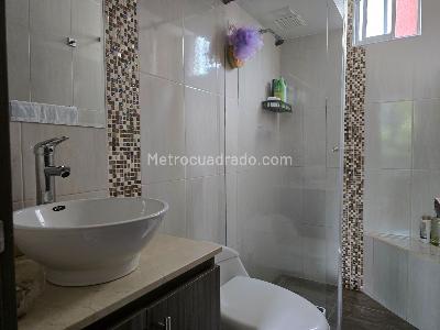 Apartamento de 3 alcobas en venta en El Poblado Manila, Medellín, 74 m² · foto 16 de 17