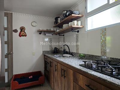 Apartamento de 3 alcobas en venta en El Poblado Manila, Medellín, 74 m² · foto 3 de 17