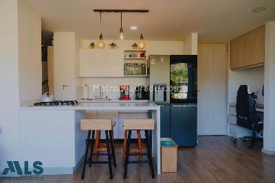 Apartamento de 2 alcobas en venta en Unidad Vista Del Valle, Sabaneta, 56 m² · foto 3 de 10