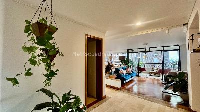 Apartamento de 3 alcobas en venta en El Poblado Las Santas, Medellín, 185 m² · foto 7 de 20