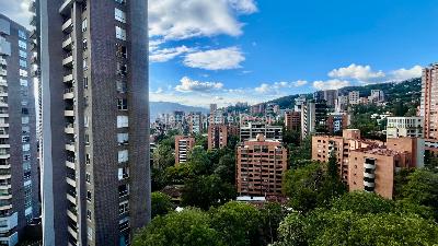 Apartamento de 3 alcobas en venta en El Poblado Las Santas, Medellín, 185 m² · foto 6 de 20