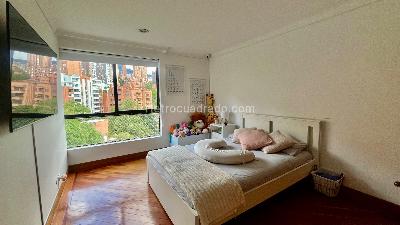 Apartamento de 3 alcobas en venta en El Poblado Las Santas, Medellín, 185 m² · foto 12 de 20