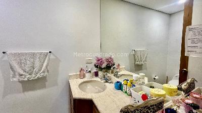 Apartamento de 3 alcobas en venta en El Poblado Las Santas, Medellín, 185 m² · foto 13 de 20