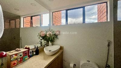 Apartamento de 3 alcobas en venta en El Poblado Las Santas, Medellín, 185 m² · foto 16 de 20