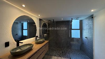 Apartamento de 3 alcobas en venta en Loma Alejandria, Medellín, 267 m² · foto 14 de 18