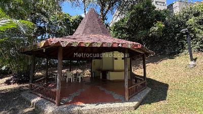 Apartamento de 3 alcobas en venta en Loma Alejandria, Medellín, 267 m² · foto 18 de 18