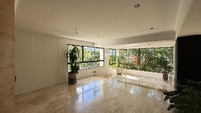 Apartamento de 3 alcobas en venta en Loma Alejandria, Medellín, 267 m² · foto 2 de 18
