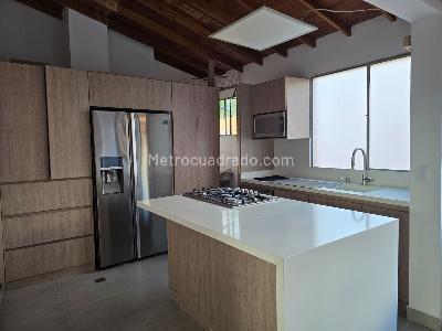 Apartamento en venta en Loma Del Escobero, Envigado · foto 2 de 18
