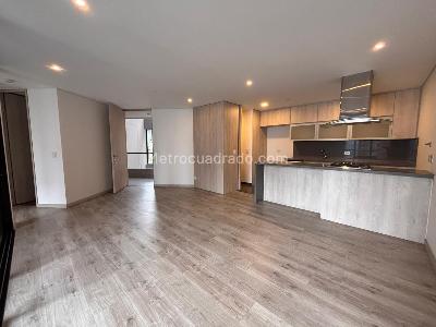 Apartamento de 2 alcobas en venta en Loma Padre Marianito, Medellín, 81 m² · foto 2 de 15
