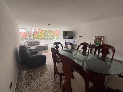 Apartamento de 3 alcobas en venta en Las Acacias, Medellín, 168 m² · foto 2 de 16