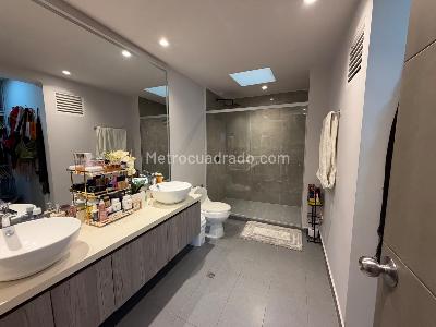 Apartamento de 5 alcobas en venta en El Tesoro, Medellín, 256 m² · foto 11 de 17