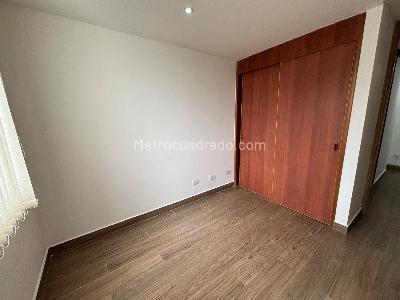 Apartamento de 3 alcobas en venta en El Poblado Loma De Los Parra, Medellín, 76 m² · foto 12 de 17