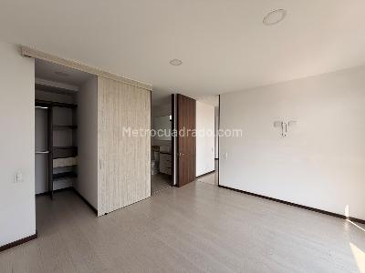 Apartamento de 3 alcobas en venta en El Poblado Loma De Los Parra, Medellín, 76 m² · foto 6 de 17