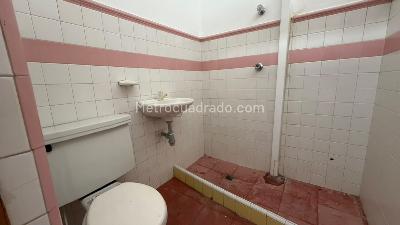Casa de 5 alcobas en venta en Estadio, Medellín, 194 m² · foto 17 de 20