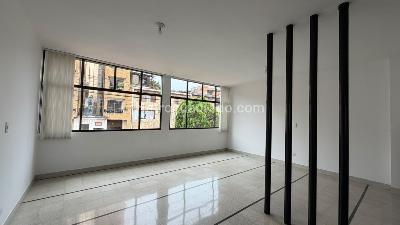 Casa de 5 alcobas en venta en Estadio, Medellín, 194 m² · foto 3 de 20