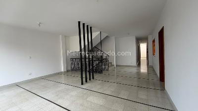 Casa de 5 alcobas en venta en Estadio, Medellín, 194 m² · foto 5 de 20