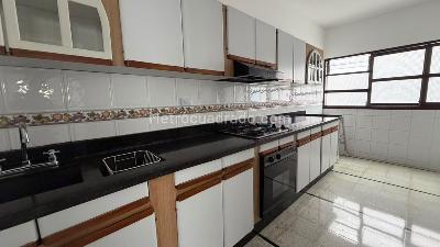 Casa de 5 alcobas en venta en Estadio, Medellín, 194 m² · foto 6 de 20