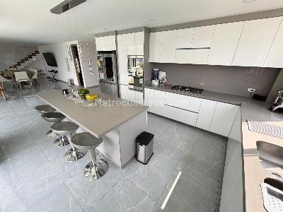 Casa de 4 alcobas en venta en Ruitoque Alto, Floridablanca, 297 m² · foto 13 de 20