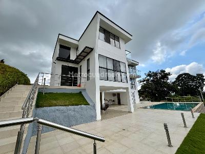 Casa de 4 alcobas en venta en Ruitoque Alto, Floridablanca, 297 m² · foto 3 de 20