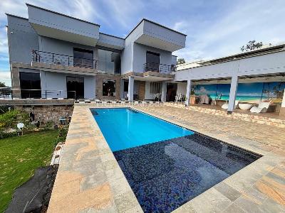 Casa de 5 alcobas en venta en Ruitoque Alto, Floridablanca, 600 m² · foto 2 de 20