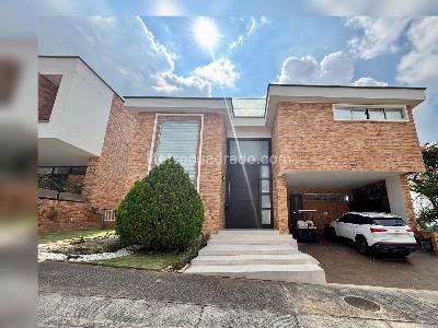 Casa de 5 alcobas en venta en Ruitoque Condominio, Floridablanca, 500 m² · foto 3 de 20