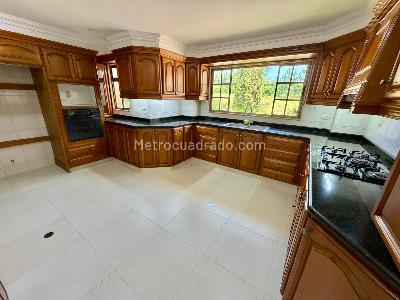 Casa de 5 alcobas en venta en Ruitoque Condominio, Floridablanca, 500 m² · foto 2 de 20