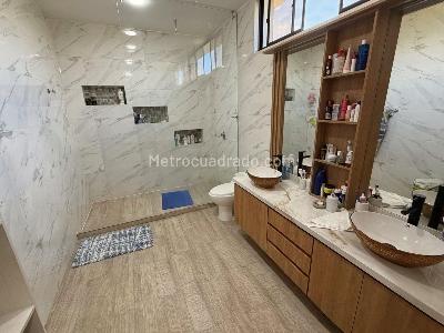 Casa de 5 alcobas en venta en Cr Mirador Del Oriente, Floridablanca, 400 m² · foto 8 de 20