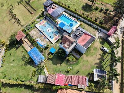 Casa de 5 alcobas en venta en Cr Mirador Del Oriente, Floridablanca, 400 m² · foto 2 de 20