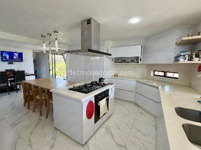 Casa de 5 alcobas en venta en Cr Mirador Del Oriente, Floridablanca, 400 m² · foto 3 de 20