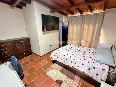Casa de 5 alcobas en venta en Cr Mirador Del Oriente, Floridablanca, 400 m² · foto 10 de 20