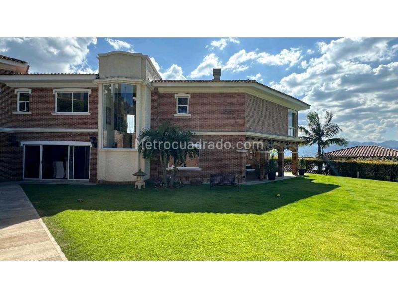 Casa – Envigado, Valle de Aburrá - Más