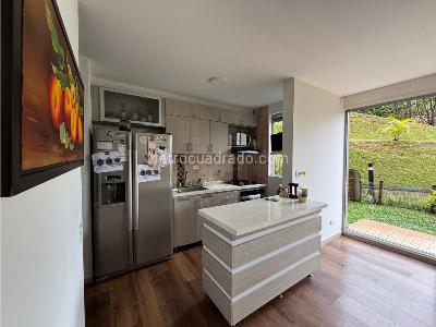Apartamento de 3 alcobas en venta en El Rincón, Medellín, 88 m² · foto 4 de 18