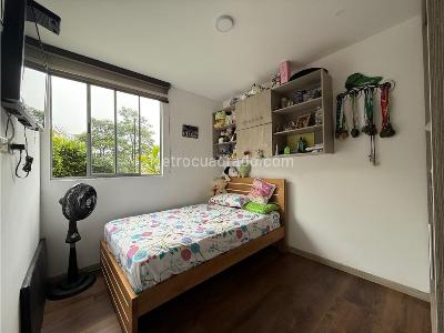 Apartamento de 3 alcobas en venta en El Rincón, Medellín, 88 m² · foto 14 de 18