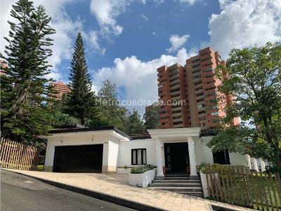 Casa de 3 alcobas en venta en Los Naranjos, Medellín · foto 2 de 20